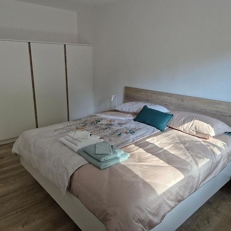 Hisa Oblak Apartment กอซด์มาร์ทูลเย็ก ภายนอก รูปภาพ
